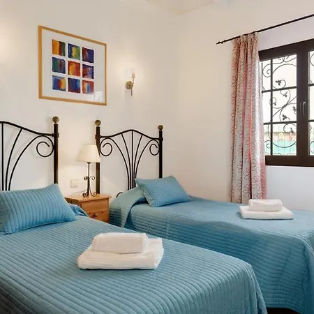 Playa Blanca Sleeps 8 Pool Wifi