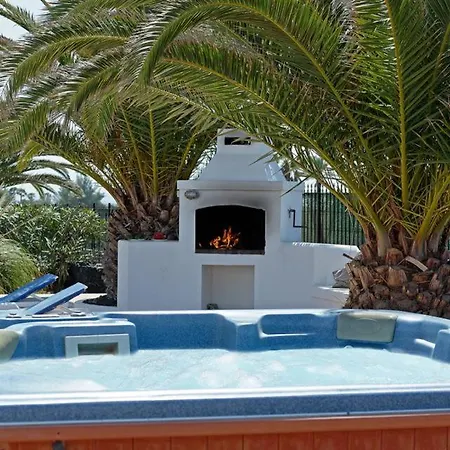 Playa Blanca Sleeps 8 Pool Wifi